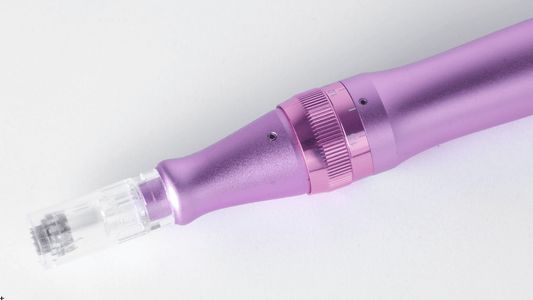 Dermapen med anti-backflow nålpatron som förhindrar vätskeretur