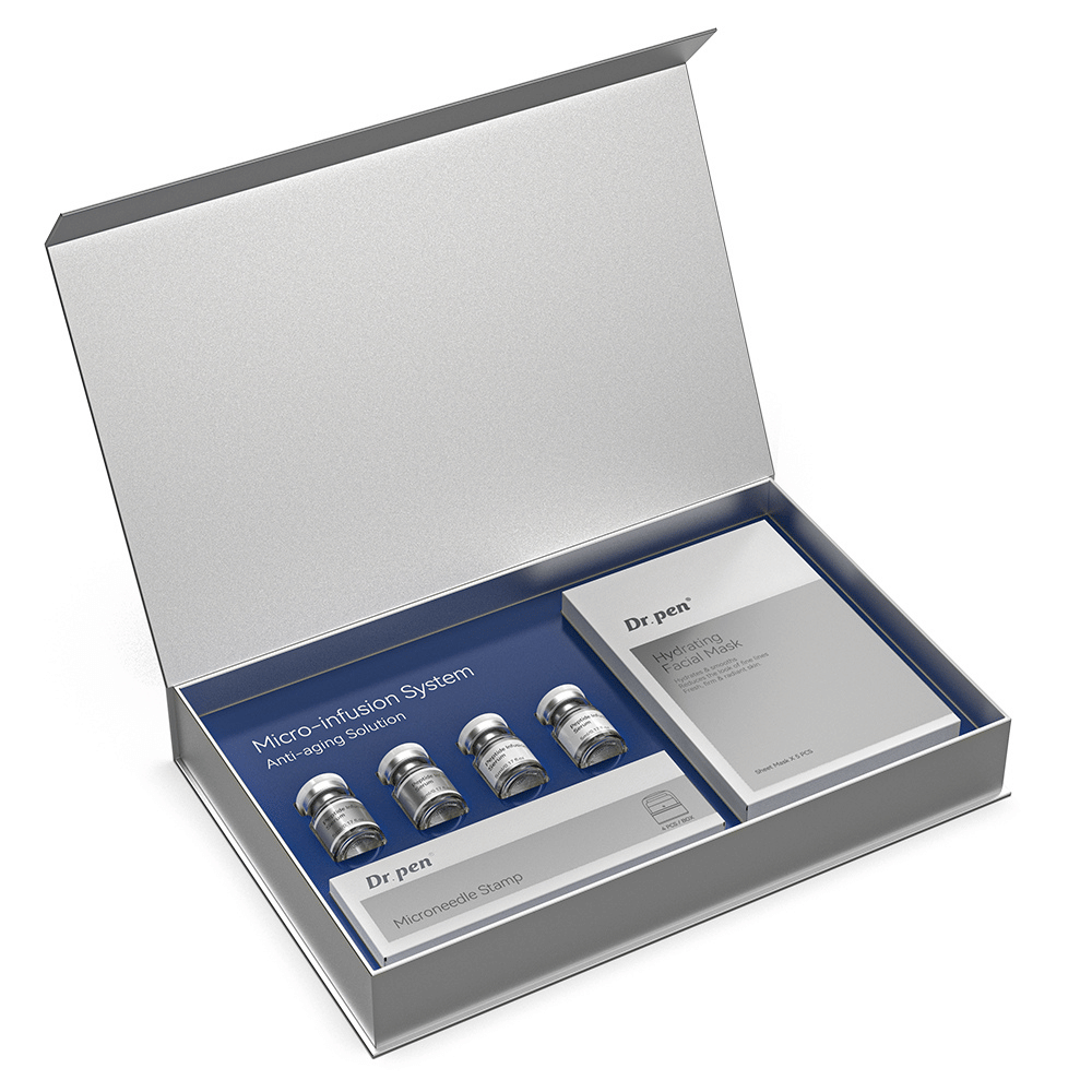 Dr. Pen MIS20 Micro-Infusion System v odprti embalaži s štirimi peptidnimi infuzijskimi serumi, microneedle stampom in vlažilnimi maskami za obraz za mikroinfuzijo in nego kože doma.